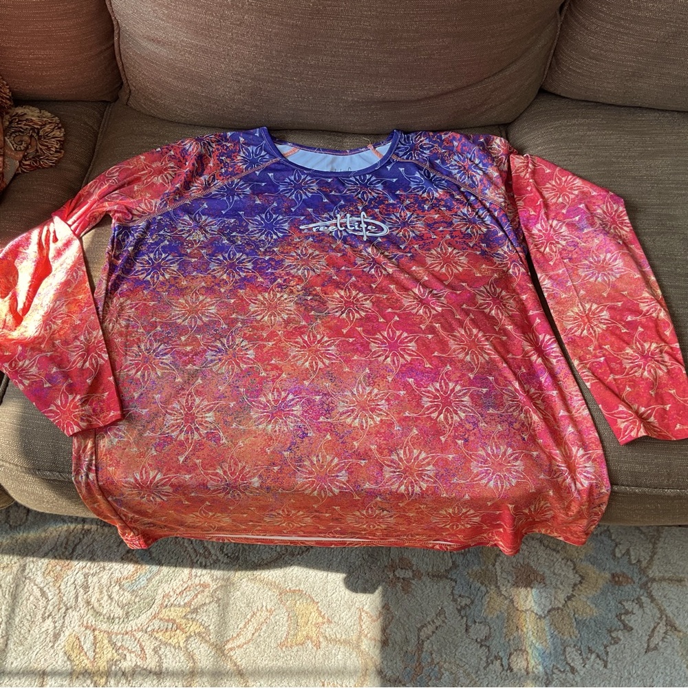 Reel life men’s swim rash guard top. NWOT.